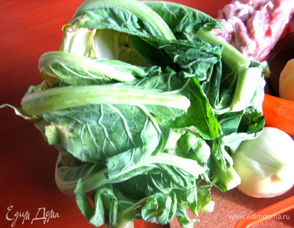 У меня от кочана цветной капусты осталось много листьев,которые надо куда-то пристроить...Доказано,что ботва содержит не меньше витаминов,чем сам овощ!