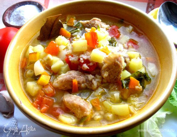 Разливаем по порциям,особенно приятно кушать такой суп из керамической посуды)))