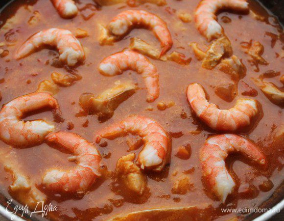 Затем добавить креветки...