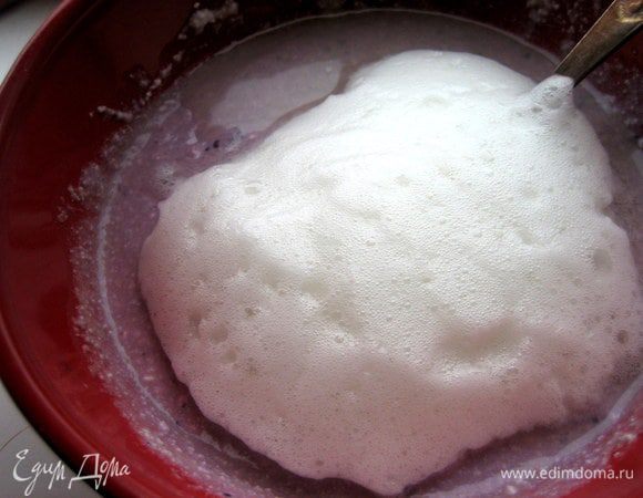 Выкладываем белок в последнюю очередь в массу.