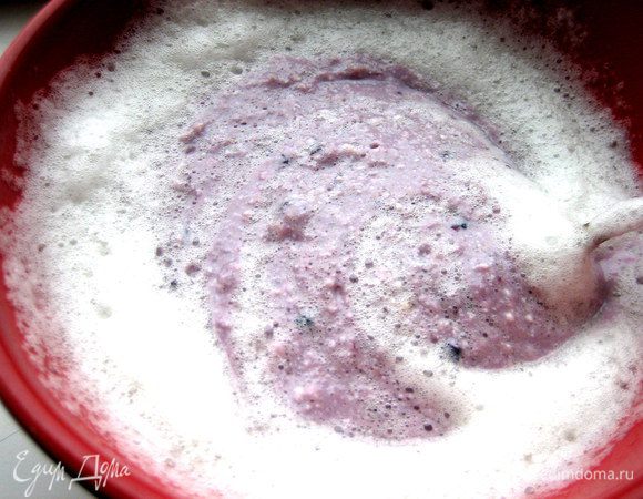 Медленно перемешиваем.