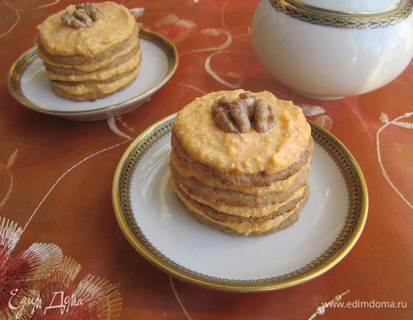 Соединить кружки кремом, украсить на свой вкус. Поставить на ночь в холодильник. Приятного аппетита! 