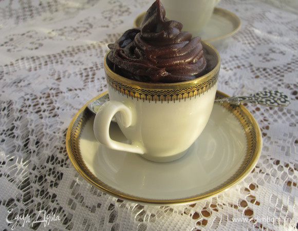 Мусс разложить в креманки, стаканы и т.д. Охладить в холодильнике (или сразу съесть). Можно украсить орешками, кокосовой стружкой, ягодами. Приятного аппетита!