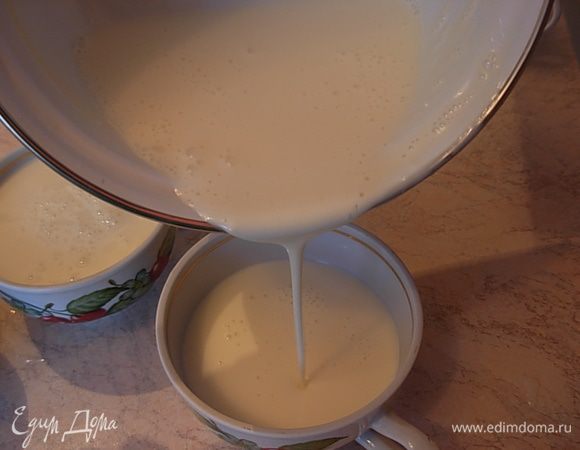 Соединить сливки с желатиновым молоком, перемешать и разлить по формочкам.
Остудить. Убрать в холодильник, до полного застывания.