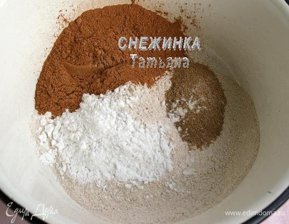 В миске смешиваем все сухие ингредиенты: гречневую и льняную муку, соль, ванилин, крахмал, какао и разрыхлитель.