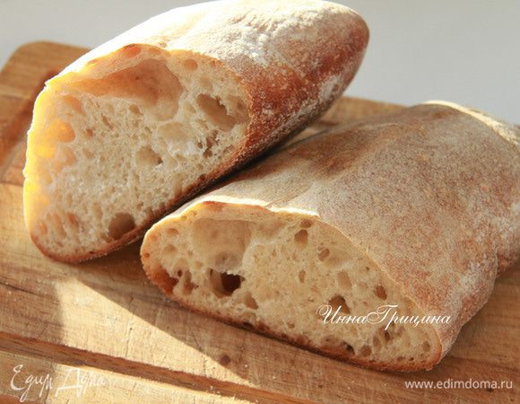 Понадобится багет. Советую взять багет домашнего приготовления. Я пекла по рецепту Ришара Бертине. Вообще, этот хлеб любимый в нашей семье, он действительно вкусный, хочется его есть и есть!