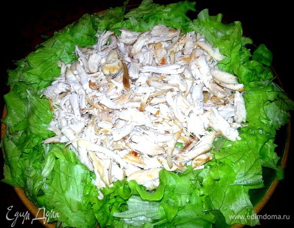 Сверху распределяем курочку,но края оставляем зелёными.