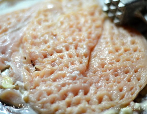 Отбить  филе.