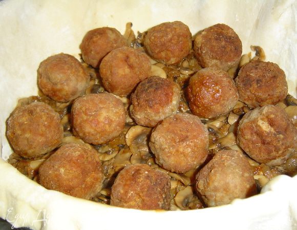 сверху помещаем тефтели. 