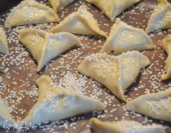 Выпекаем при 190 гр 30 минут. Подавать только горячими, так как они достаточно жирные! Идеально к бульону! 