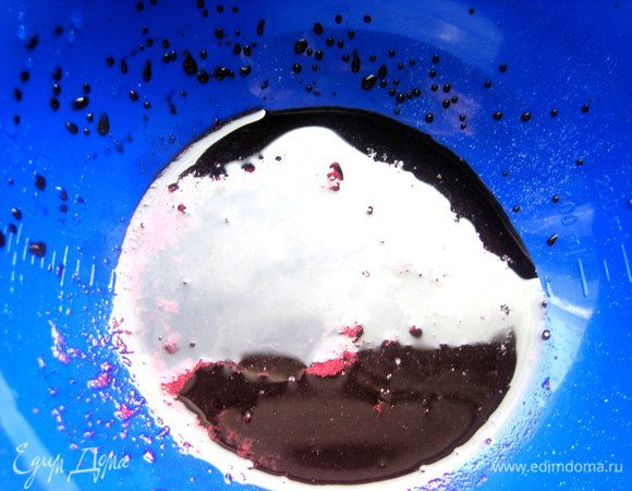 Сок можно заготовить заранее и держать в холодильнике.