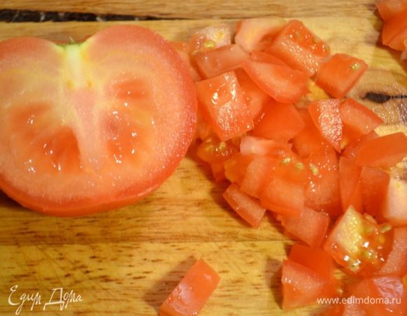 Томаты мелко нарезать

