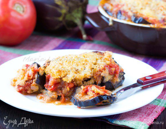 Эту закуску можно готовить как в большой форме, так и в маленьких порционных. Вкуснее она, конечно, в горячем виде. Приятного аппетита!