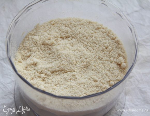 Получится вот такая смесь. Внешне напоминает мелкую манку.