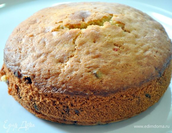 Выпекать кекс в заранее разогретой до 180С духовке 25-30 минут. Проверить готовность деревянной шпажкой. Готовый кекс оставить в форме на 10-15 минут. Затем достать и дать полностью остыть. 
