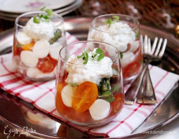 Выложить по 1 ч. л. крема в каждый стаканчик. Украсить заливное листиками базилика.
Приятного аппетита! 