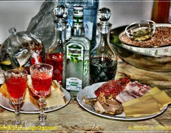 А пока всё это происходило, мы, конечно, за почин кизиловочки скушали. По рюмочке.