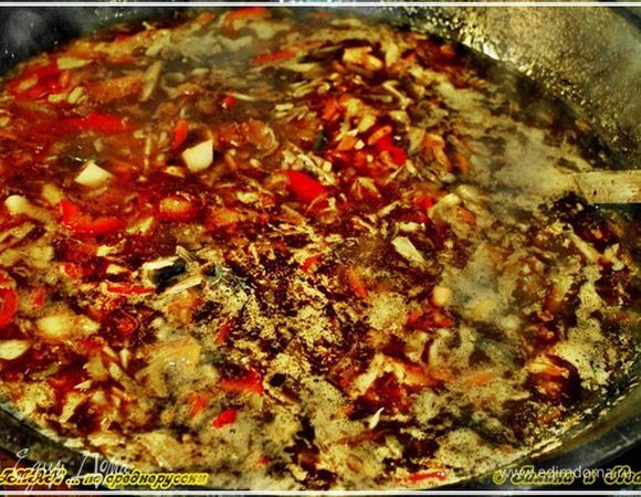 Специи. 
Второй помидор. 
Тут надо опять посолить. Добиться нормальной, так сказать солености.
