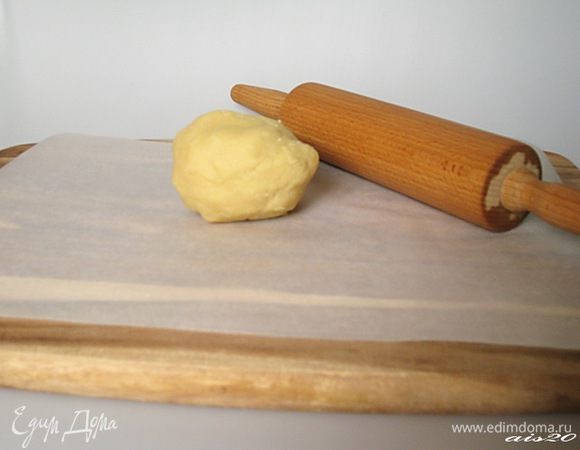 Приготовить крамбл.
Все ингредиенты поместить в чашу миксера и перемешать лопаткой до однородности.