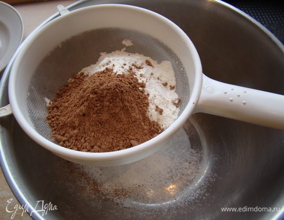 Просеиваем муку, какао, пек.поршок.