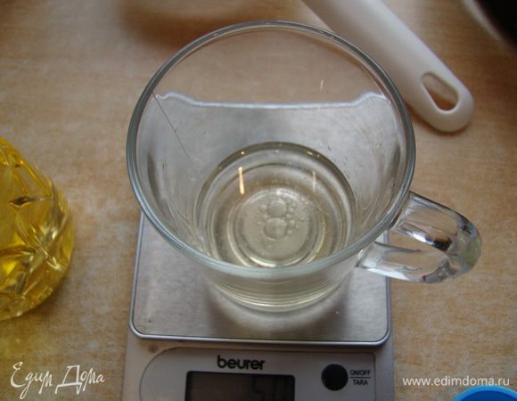 Масло и воду смешиваем.
