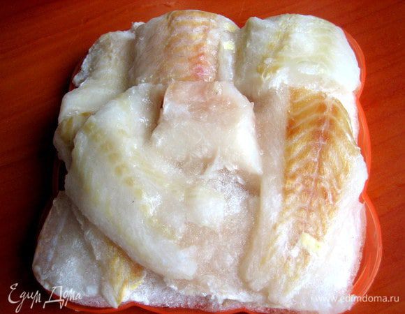 Филе разморозить... Если целое, то нарезать на кусочки.