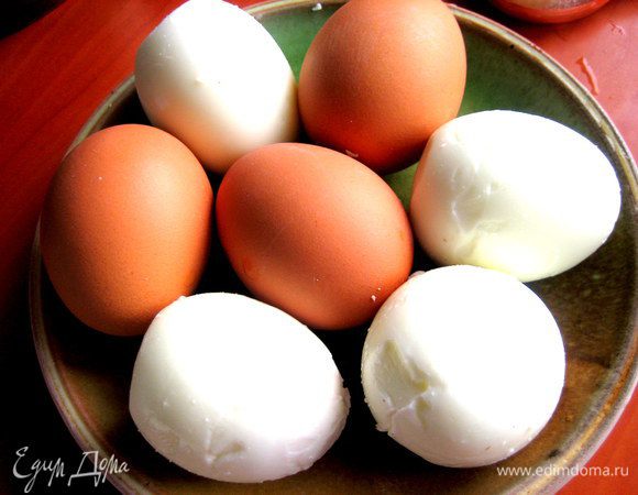 Яйца отварить...
