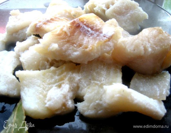 Затем вынуть полуготовую рыбку.