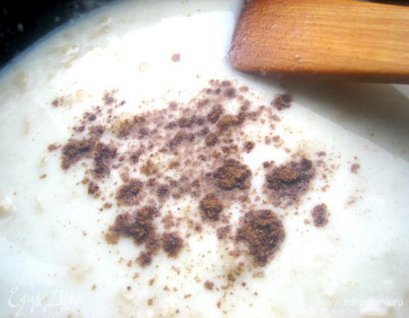 Добавить мускатный орех по вкусу.