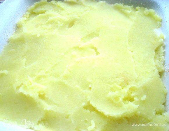 Выложить слоем в блюдо.