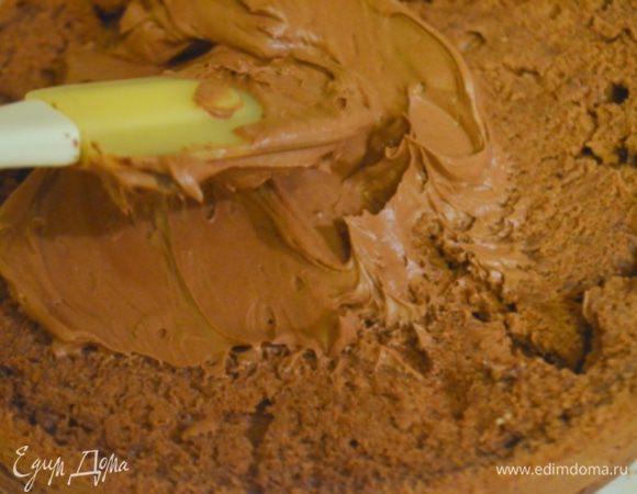 Промазать их ганашем и убрать в холодильник до подачи на стол. 
