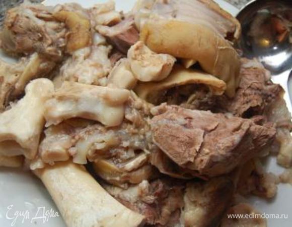 Мясо выкладываем и даем ему остыть.