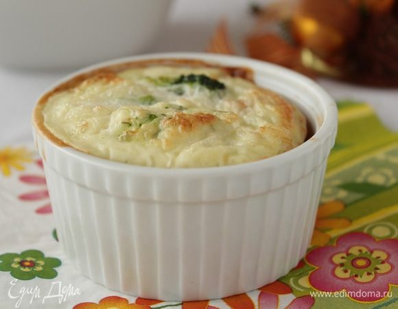 И ставим в духовку, разогретую до 180-20 градусов, на 30  минут. Можно подать прямо в кокотнице!