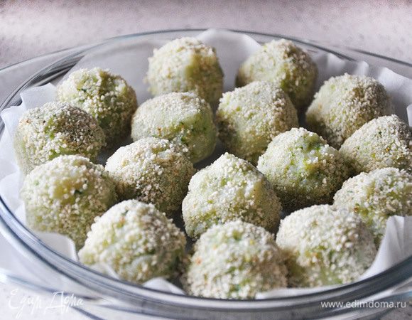 Выложить в форму на пергамент. Выпекать при 180 гр около 20 минут.