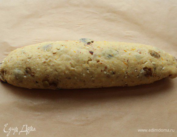 Сформовать рулет, положить швом вниз.