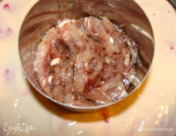 Поставить в центр сверху форму меньшего размера. Повторить всю процедуру в мини-варианте.