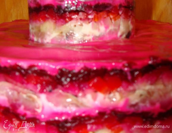 Освободить селедку от форм. Выглядит уже впечатляюще!