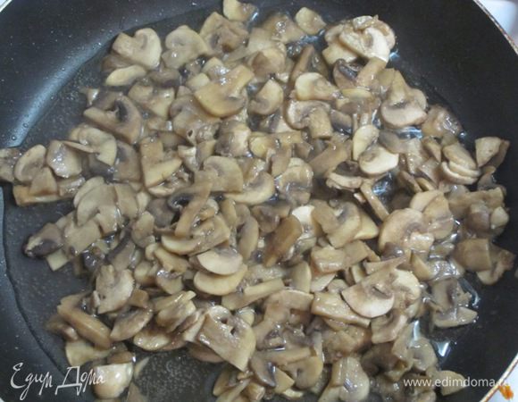 Обжарить на растительном масле.