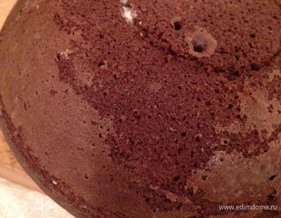 Закрываем небольшим кусочком, вырезанным стаканом