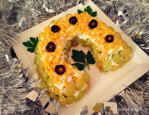 Осталась добавить колечки маслин имитируется гвоздики на подкове....