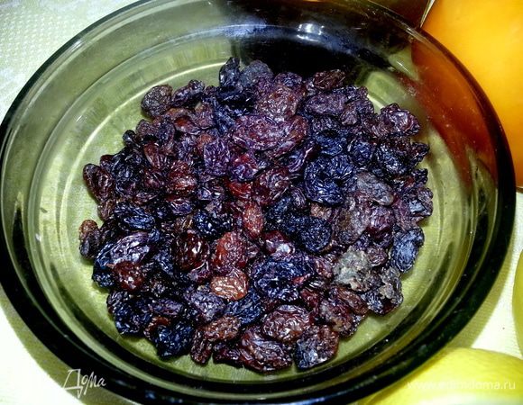 Изюм...тоже вкусно пропитанный соками будет!