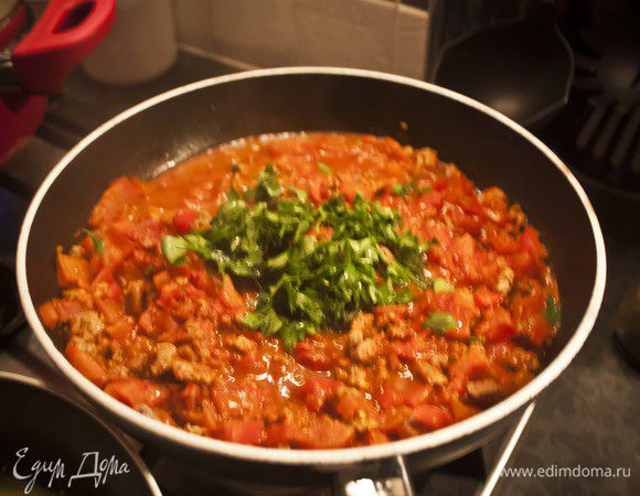 за несколько минут до готовности добавьте зелень