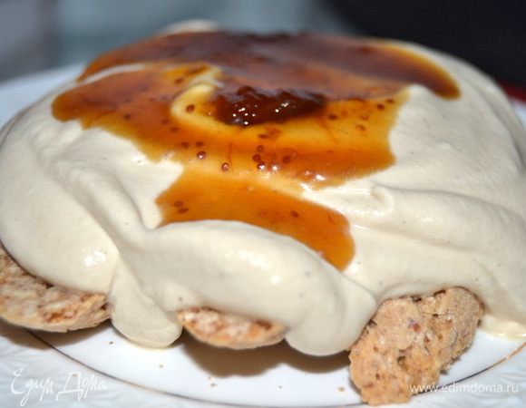 Затем можно полить вареньем из инжира.