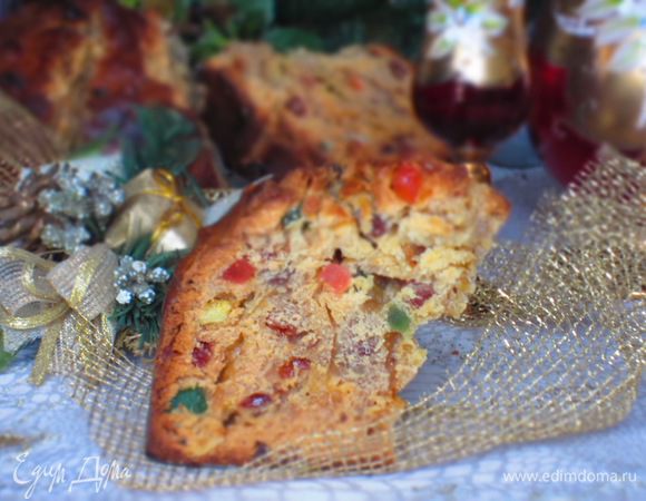 В разогретую до 200° С духовку поставить 2 противня: на один-поставить миску с водой (нижняя полка), а на второй-форму с панеттоне (средняя полка). Выпекать 10-15 мин, затем температуру снизить до 190 °С и выпекать ещё 10-15 минут, затем температуру снизить до 180 °С и выпекать примерно 30 минут. Проверить готовность деревянной палочкой. Остудить. Приятного аппетита:)