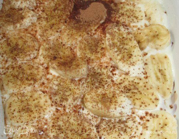 Взять форму, желательно квадратную.
Приготовить желатин и соединить его с йогуртом.
