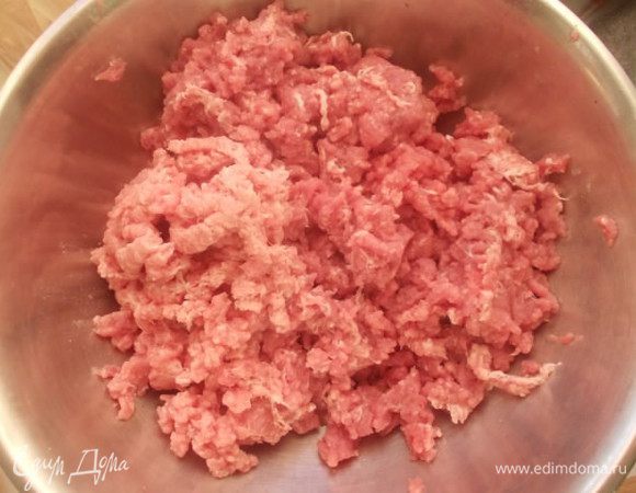 Мясо помолоть.