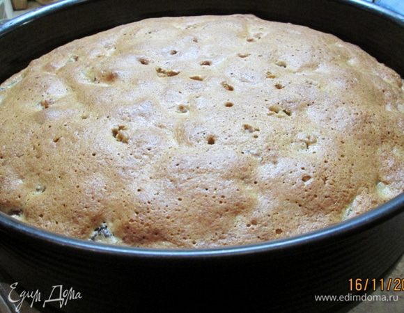 Готовый корж остудить на решетке.