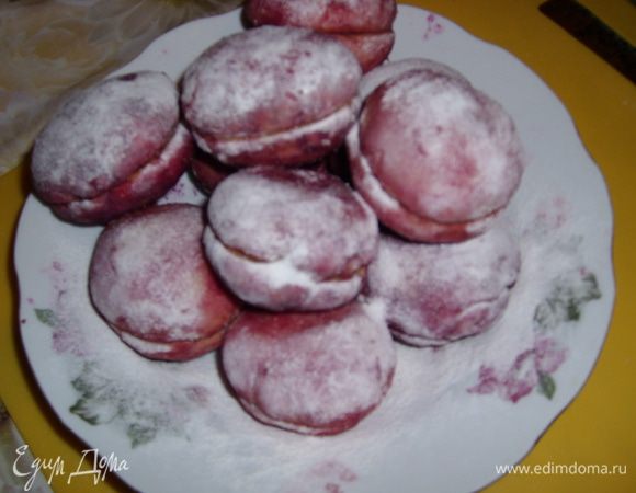 Готовые "плоды" обвалять в сахарной пудре.