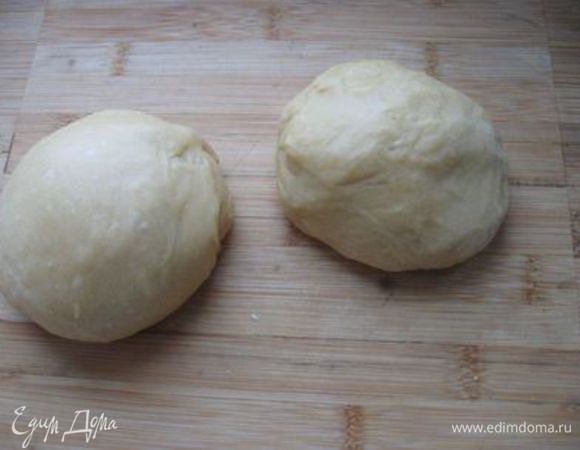 Разделить тесто сначала на 2 части.