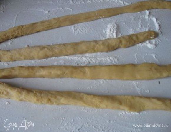 Раскатать в  жгуты толщиной с мизинец. 